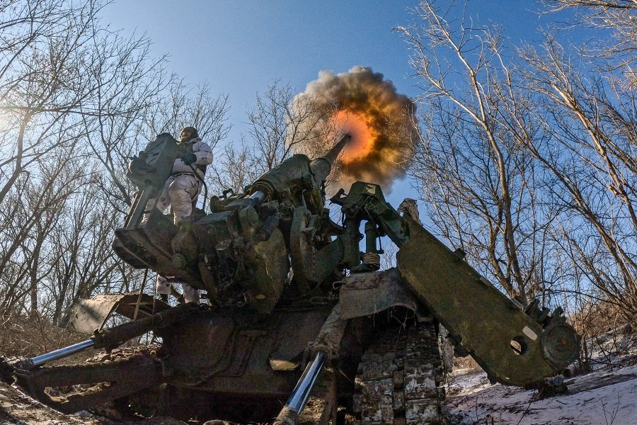 Боевая работа самоходной пушки 2С7 "Пион" в зоне СВО - Фото: Александр Река/ТАСС