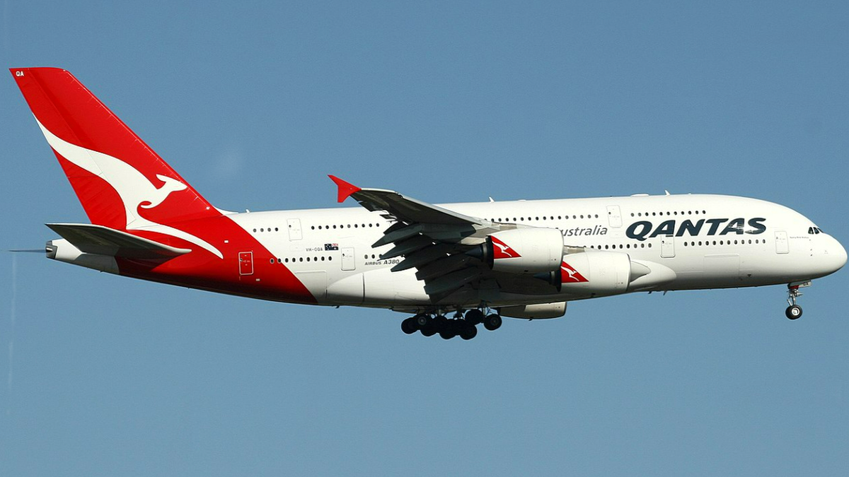 Самолет VH-OQA, участвовавший в аварии, сфотографирован в 2008 году.