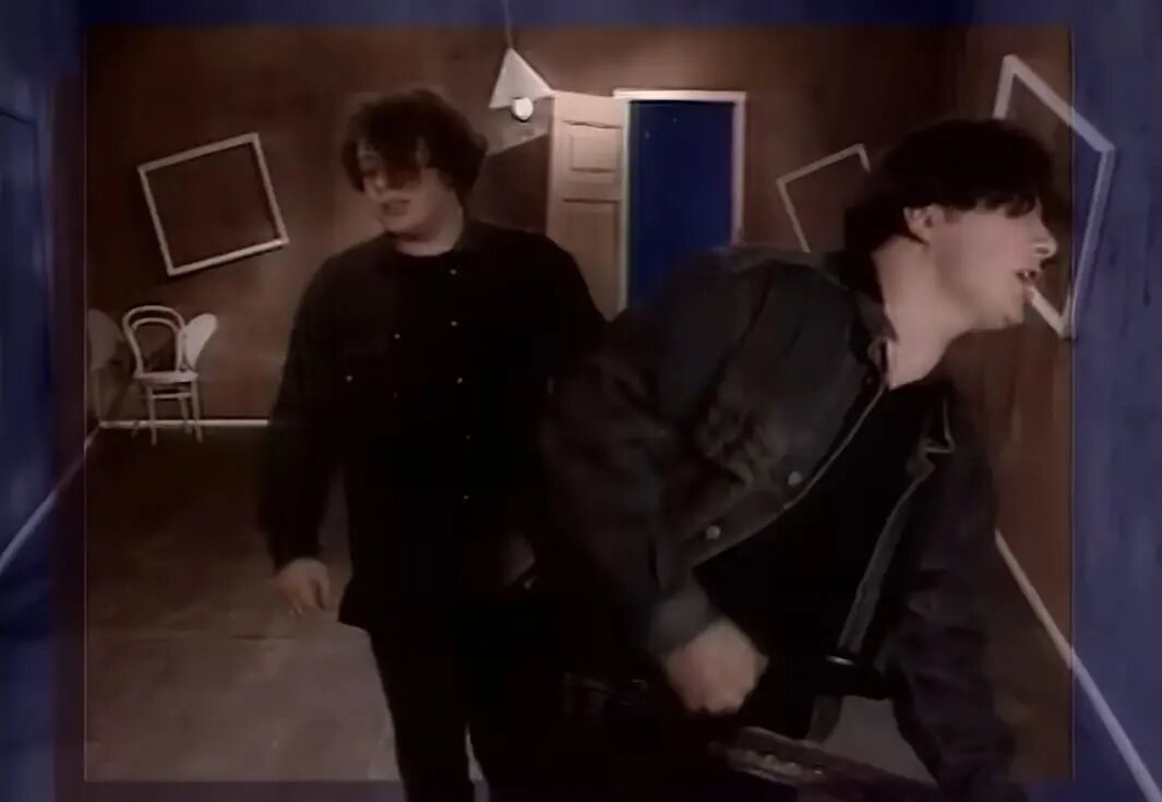    Фото: кадр клипа Агата Кристи — Как на войне