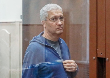    Военкомат Москвы отказался взять Тимура Иванова на СВО, но он требует через суд отправить его на войну