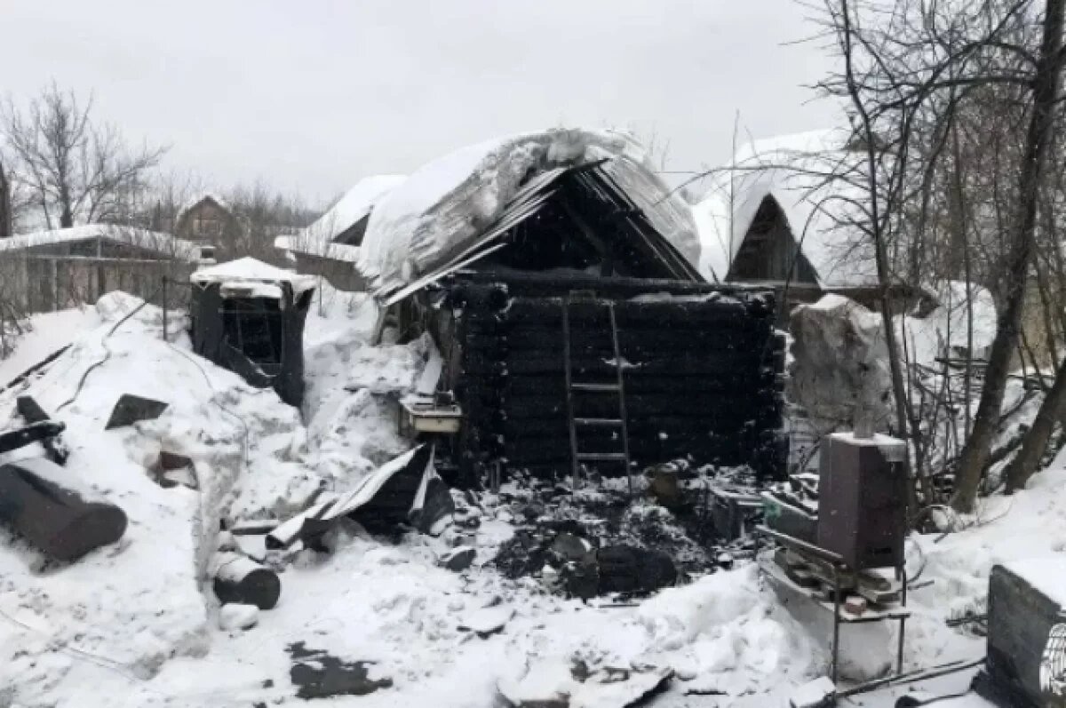   Пытаясь спасти ценные вещи и документы, ижевчанка погибла на пожаре
