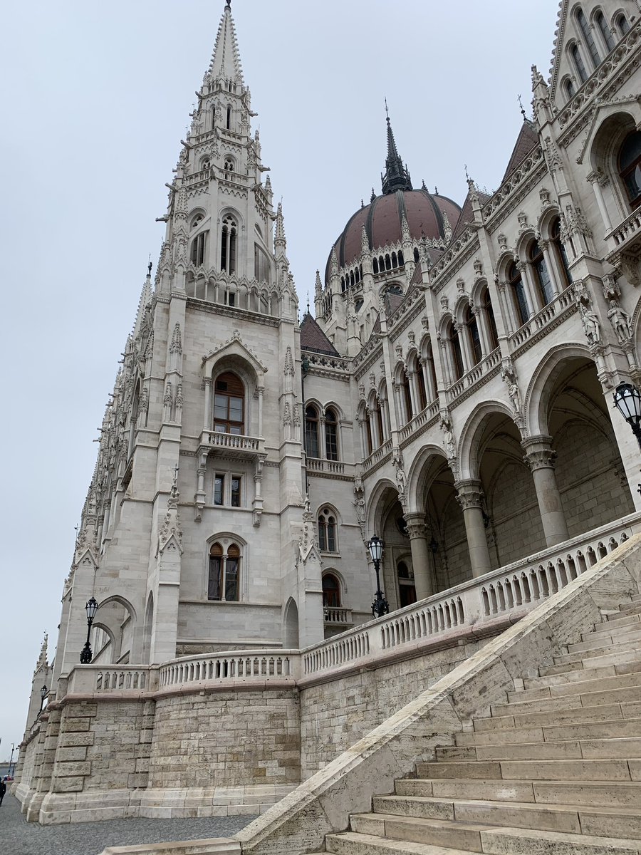 Парламент при свете дня