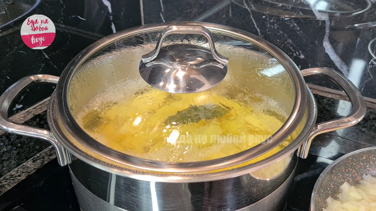 варим картофель в хорошо соленой воде