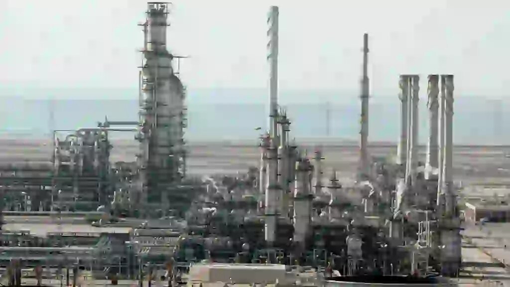      В Саудовской Аравии поврежден крупнейший в мире НПЗ
