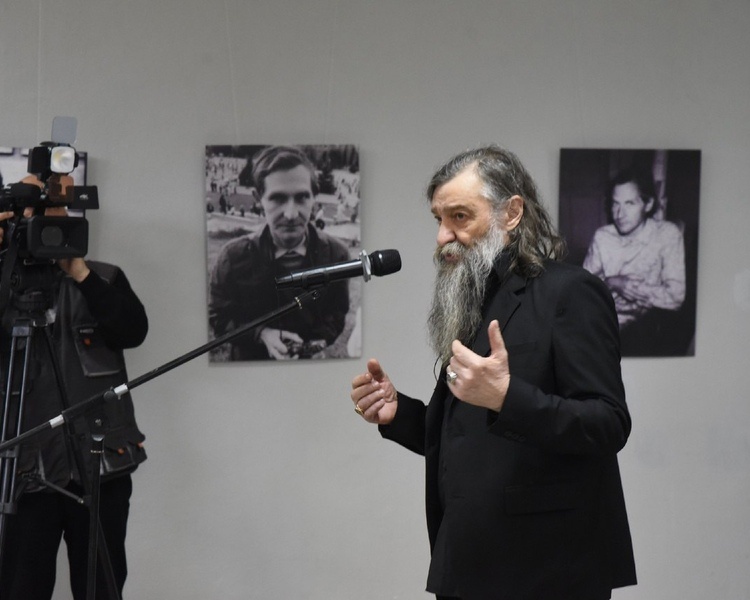     В Курске обсудили сохранение памяти галериста Олега Радина