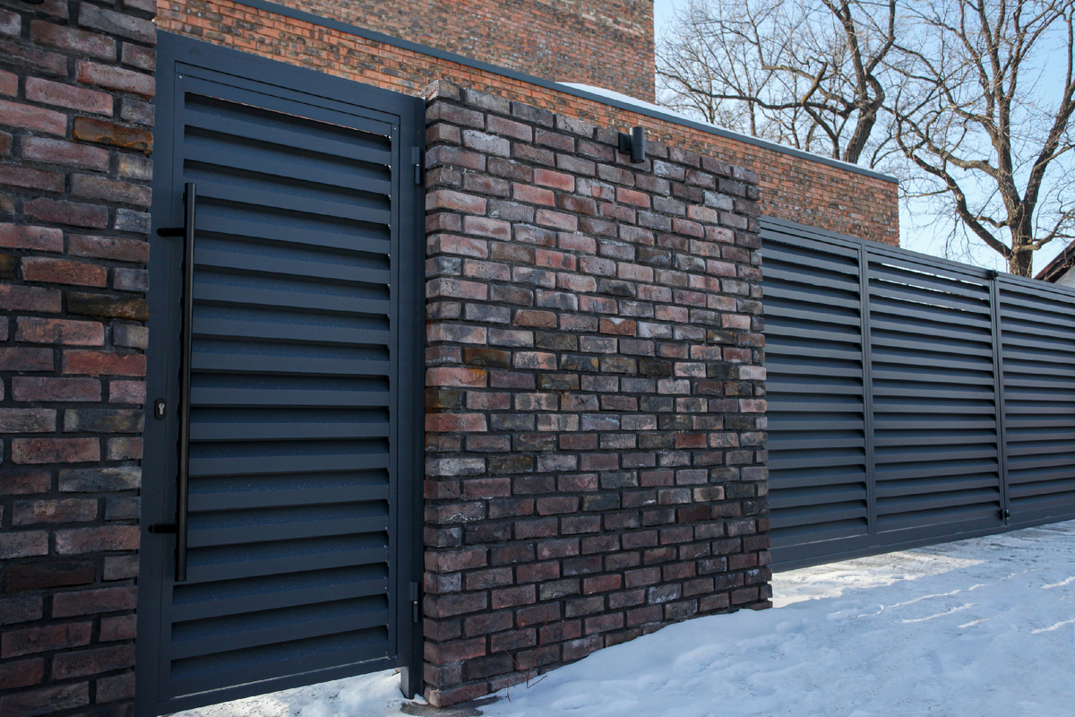 Откатные ворота и калитка