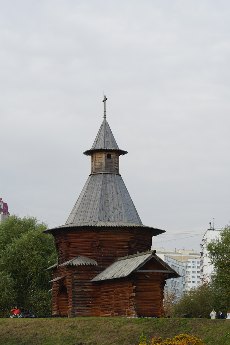 В самом центре Москвы, среди яблоневых садов Коломенского, стоит молчаливый свидетель освоения бескрайних просторов.