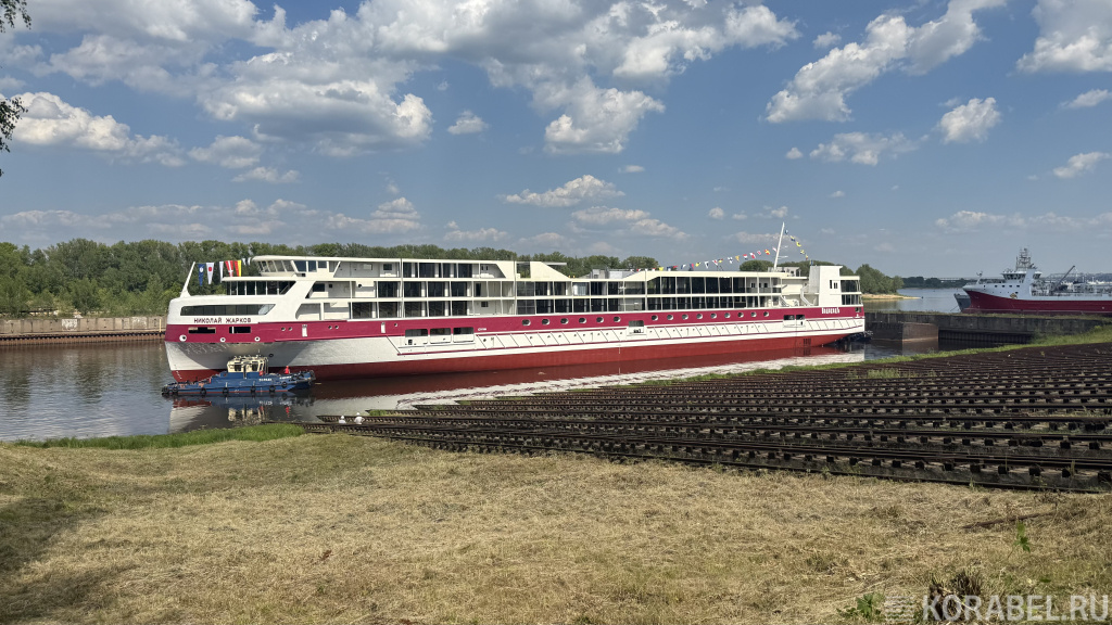 Спуск на воду круизного лайнера "Николай Жарков" / Фото: Корабел.Ру  📷
