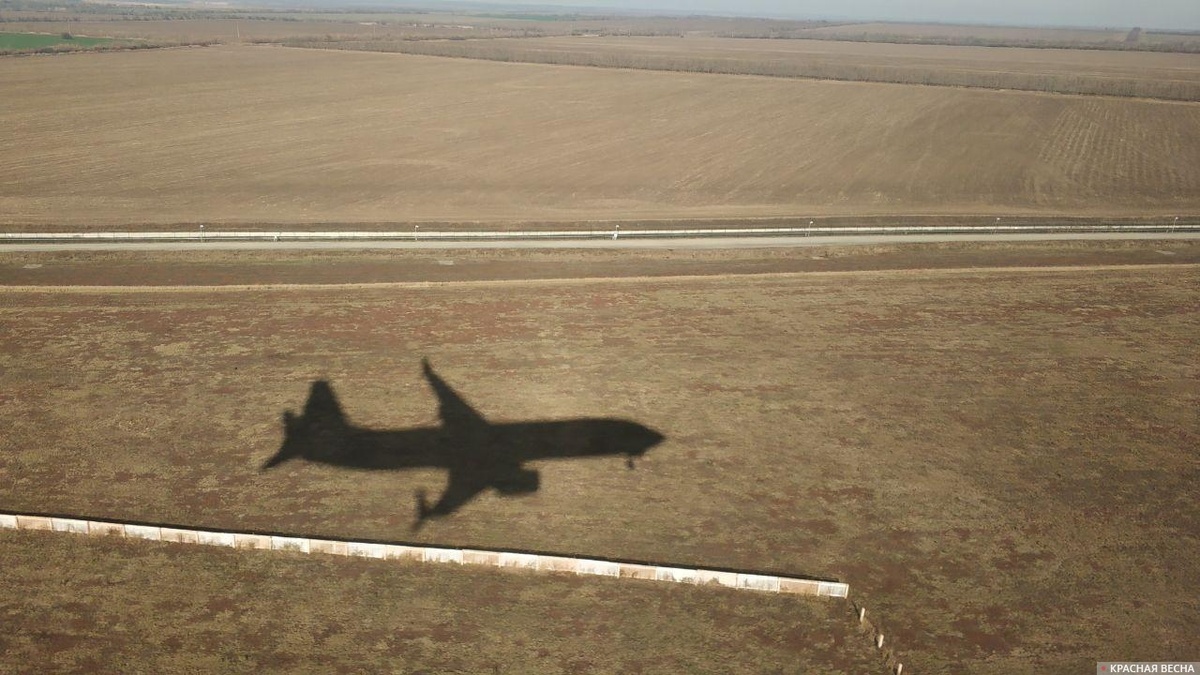     Тень самолета   
Ляшко Юрий © ИА Красная Весна