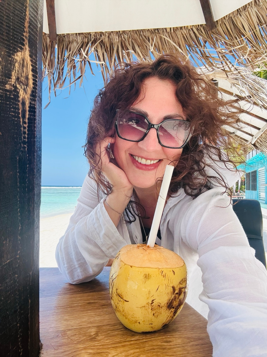 Привет! Меня зовут Юля, я - автор этого канала, и в этом январе я уже убегала от зимы в тепло