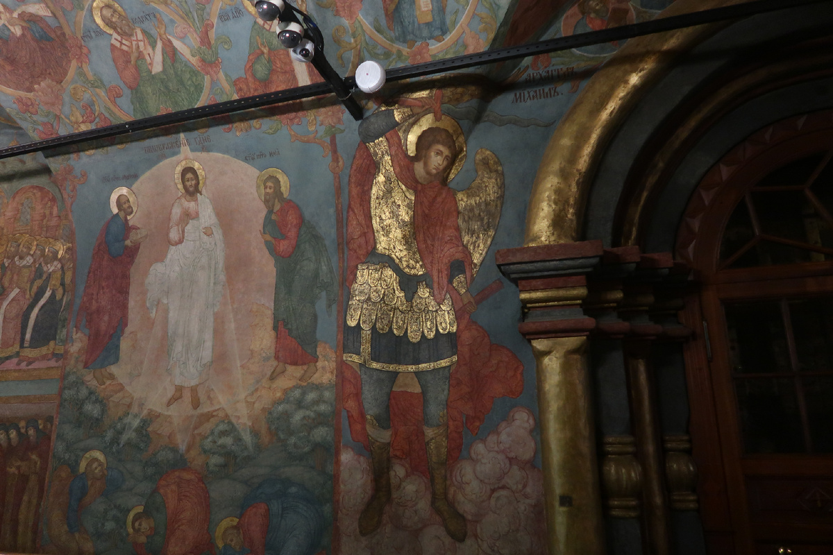 Это я в Новоспасском монастыре для вас сфотографировала стену