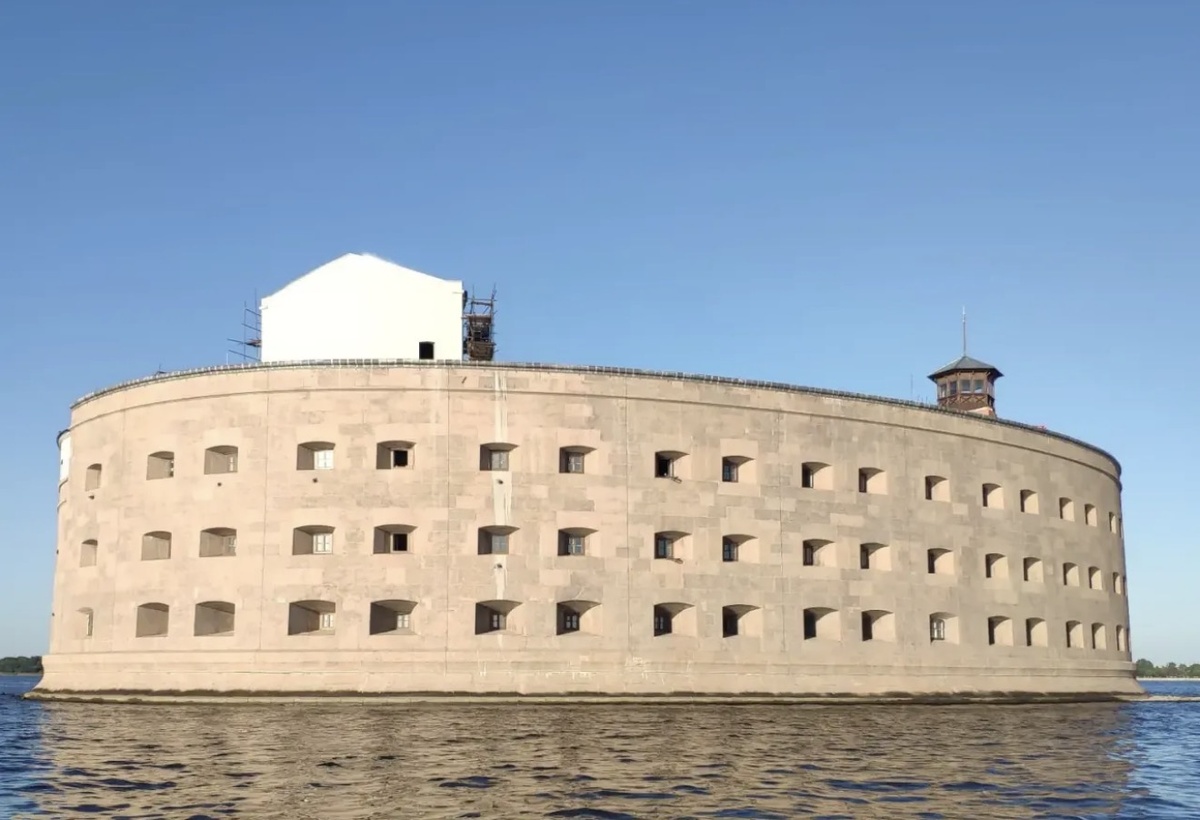 Один из фортов, окружающих город-крепость Кронштадт 