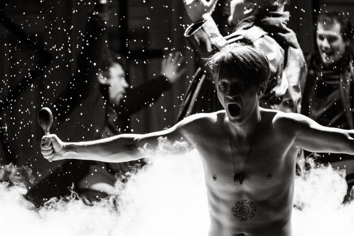 Олег Ягодин – ведущий актёр «Коляда-театра» – в спектакле «Концлагеристы». Сюжет просто невозможно пересказать (он внятный, но безумный) / культура.екатеринбург.рф