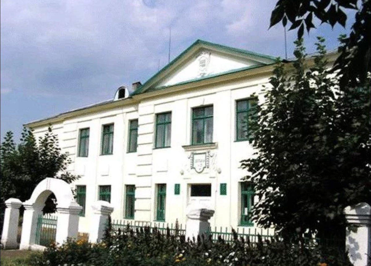 Школа номер 3 в городе Кумертау, из Интернета. 