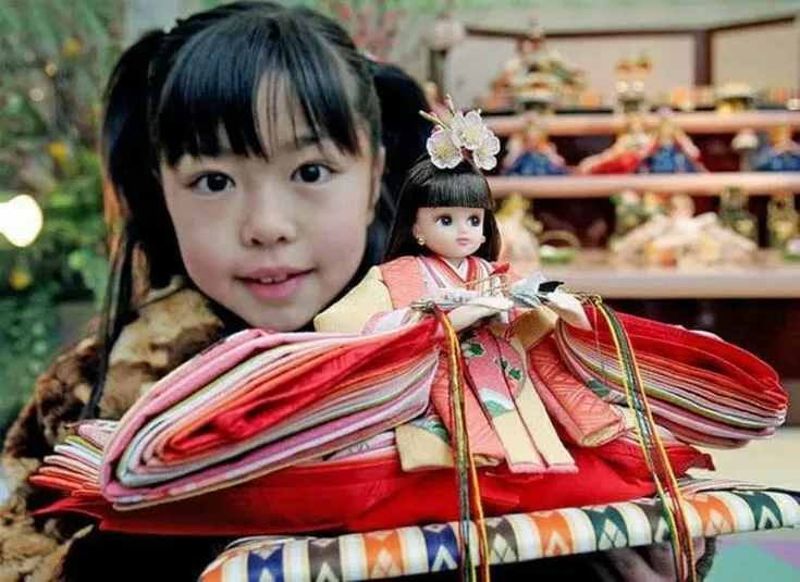 Сегодня японцы празднуют день девочек — Хинамацури