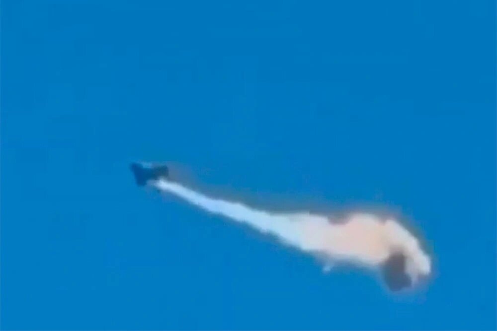   Ракета попала в самолёт. фото: яндекс.