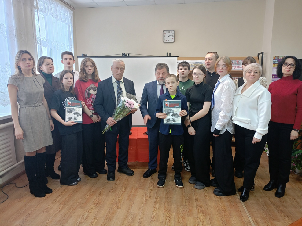 Читальный зал библиотеки сю Иванино