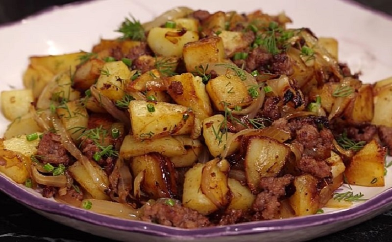 Жарим картошку с фаршем, как в макаронах по-флотски