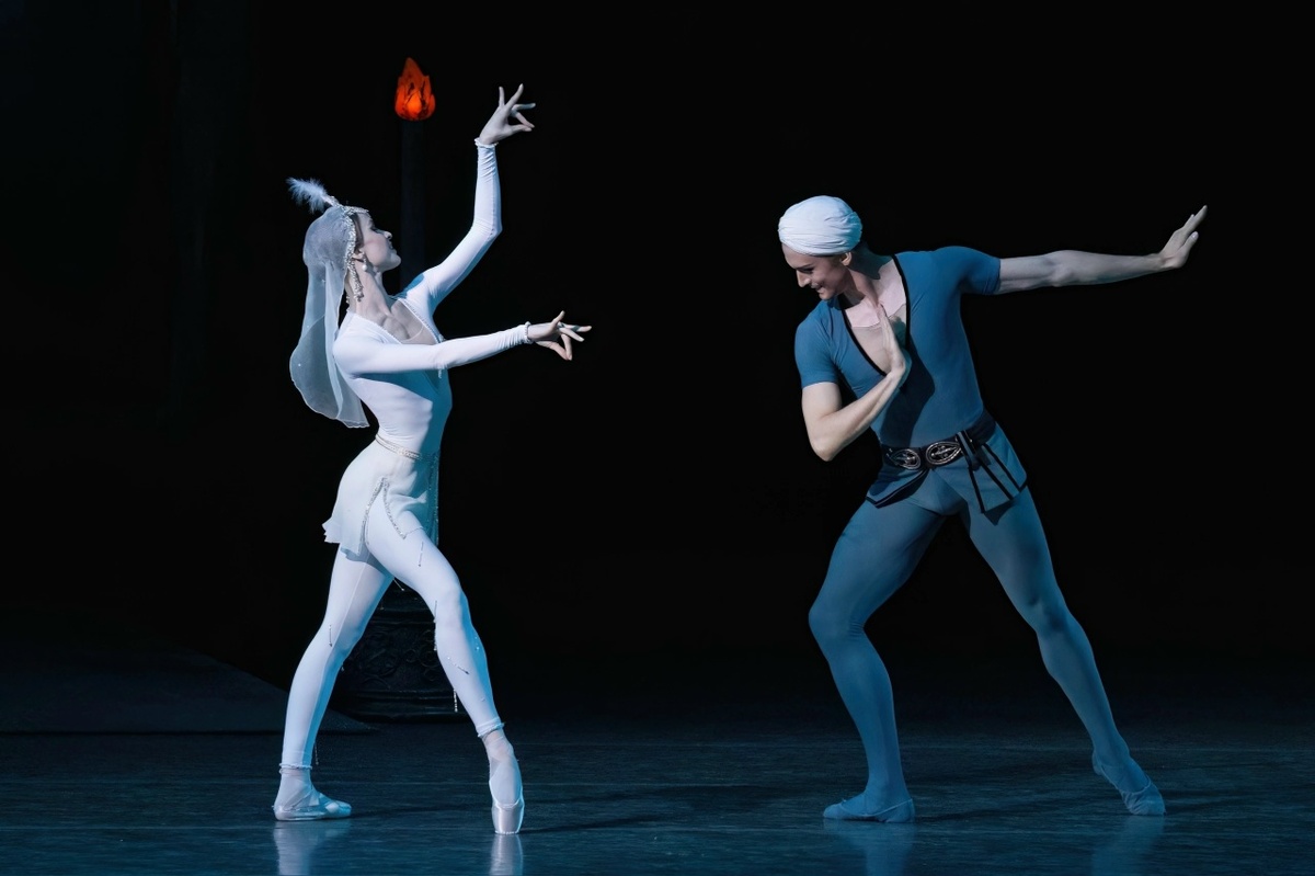 Ширин - Мария Виноградова, Ферхад - Денис Родькин. Фото Дамира Юсупова