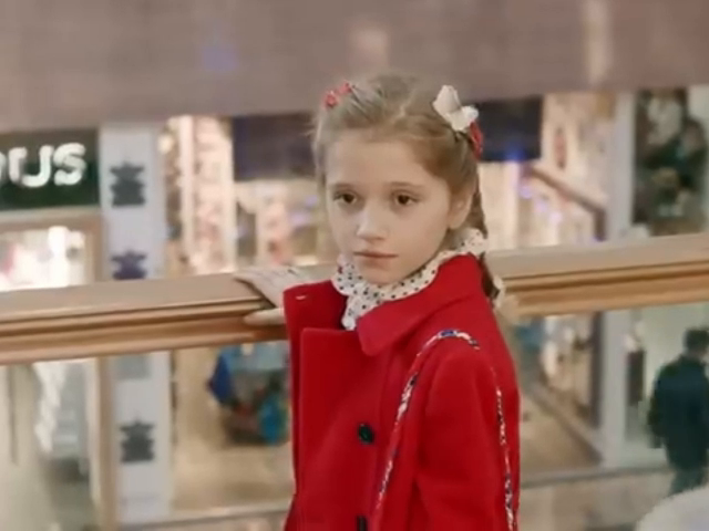 Если сравнить эту девочку с супругой Фадеева, можно обнаружить колоссальное сходство.