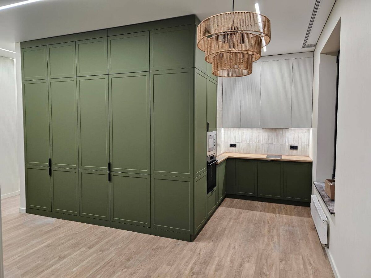 #кухняназаказ #изумруднаякухня #дизайнинтерьера #кухнямечты #мебельназаказ #эргономика #уютныйдом
#Бенедиктыч #ОФМЕ