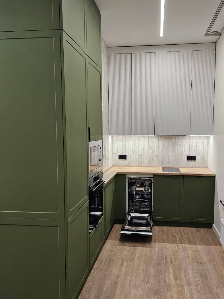 #кухняназаказ #изумруднаякухня #дизайнинтерьера #кухнямечты #мебельназаказ #эргономика #уютныйдом
#Бенедиктыч #ОФМЕ