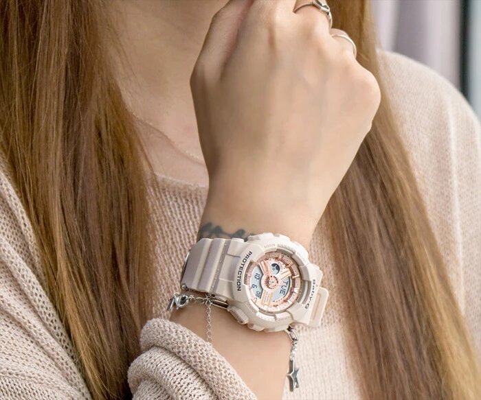 Первое впечатление при взгляде на эти часы — они соответствуют стилю и подчеркивают женственность. Только потом можно вспомнить о прочности корпуса и водонепроницаемости