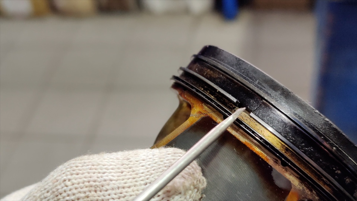 Причина отсутствия компрессии в 4 цилиндре, лопнувший поршень 