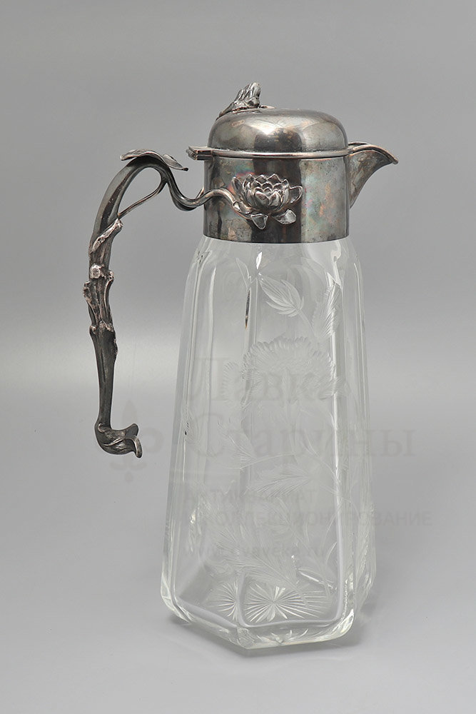 Антикварный хрустальный кувшин для вина «Кувшинки» с ручкой и крышкой из серебра 84 пробы, Овчинников, Россия, кон. 19 - нач. 20 вв. Фото с нашего сайта dvaveka.ru