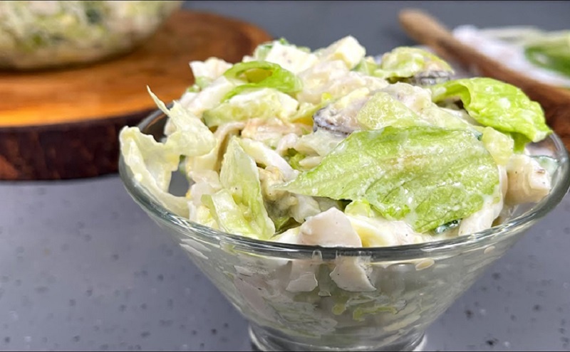 Легкий салат для вечера: питательно, просто и вкусно 