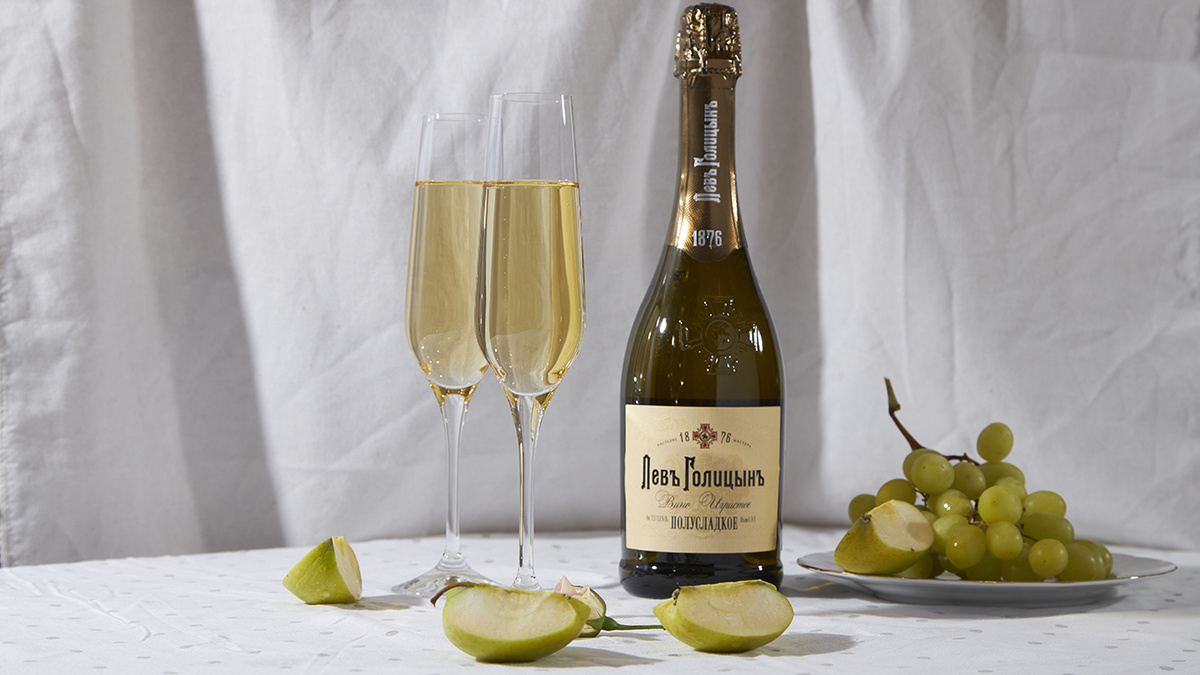 Белое полусладкое «Наследие мастера «Левъ Голицынъ»