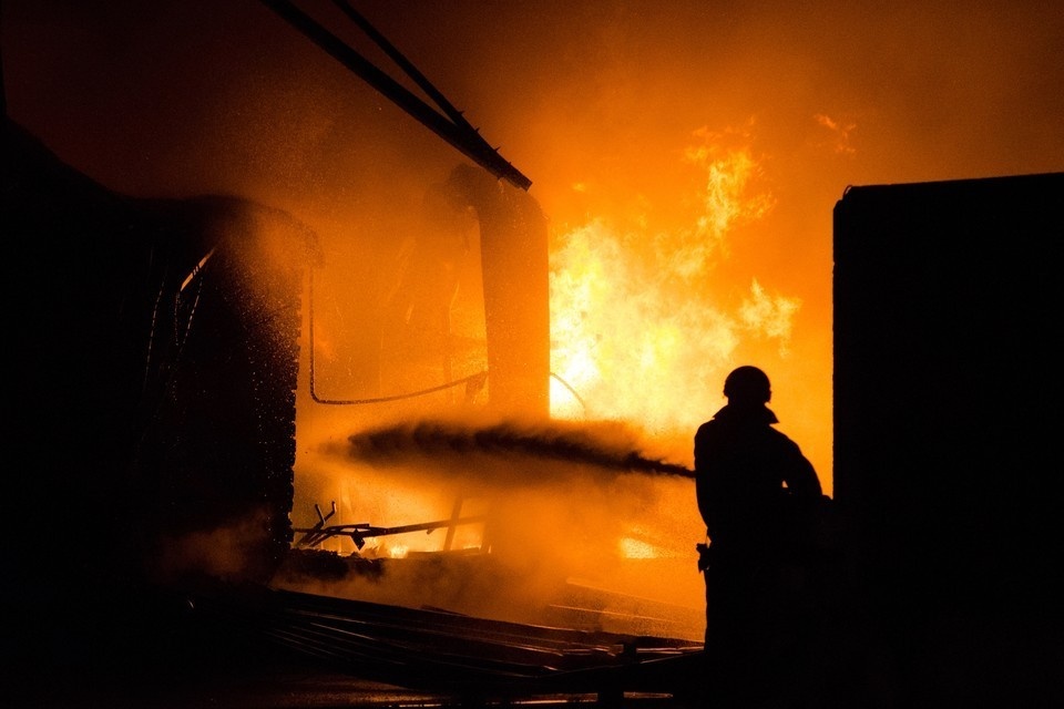    В Новороссийске ликвидирован пожар на топливном терминале после атаки ВСУ Андрей ЦЫГАНОВ