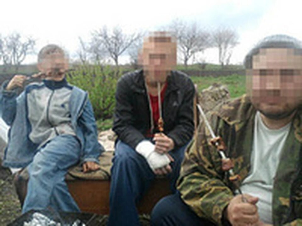 Отец с сыновьями на отдыхе