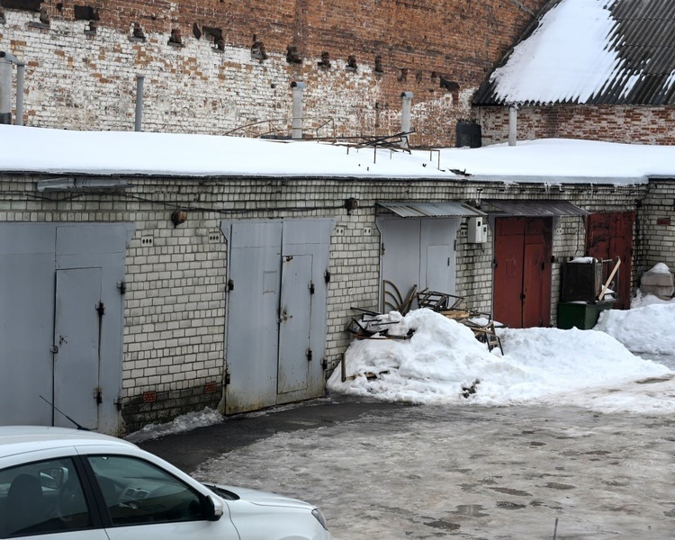     Губернатор Хинштейн поручил демонтировать незаконные гаражи в Курской области