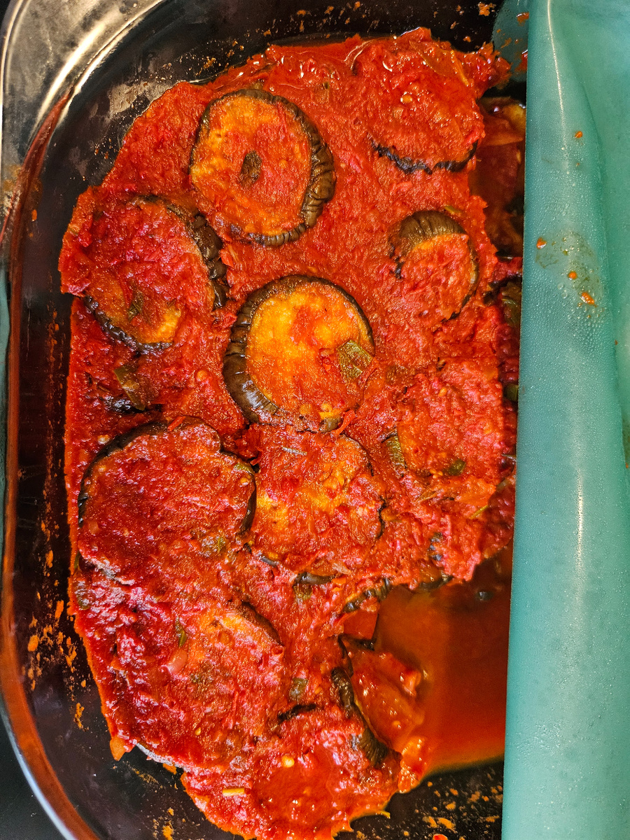 Баклажаны в томатном соусе