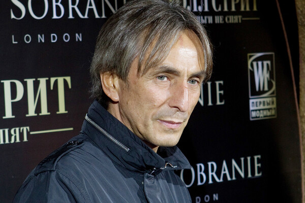 Умар Джабраилов перед премьерой фильма «Уолл-стрит. Деньги не спят» в кинотеатре «Пионер», 2010 год / Илья Питалев/РИА Новости   📷