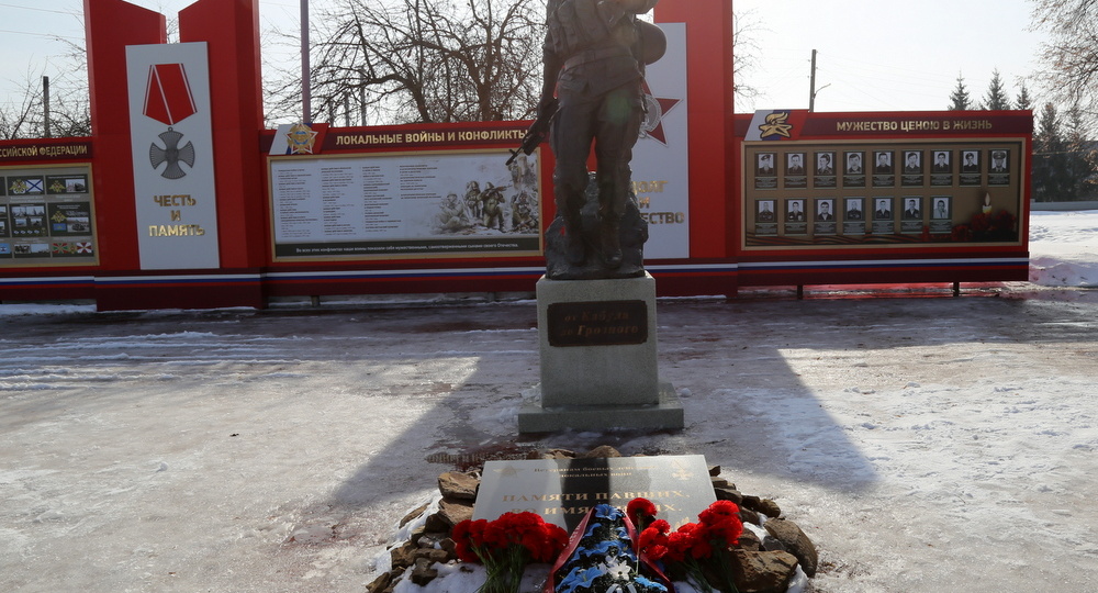 В городе Уварово молитвенно почтили память воинов-десантников 6-й роты Псковской дивизии ВДВ