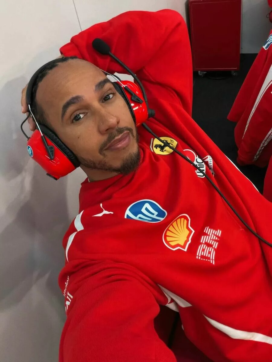 Льюис Хэмилтон📷
