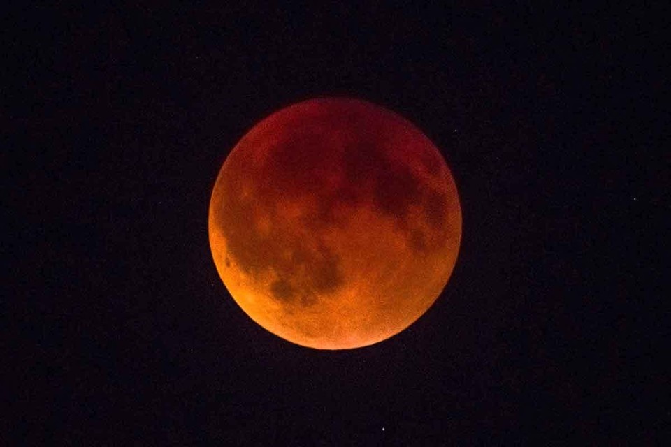    Мартовское полнолуние называется Луной Червя, или Червивой Луной. Олег УКЛАДОВ