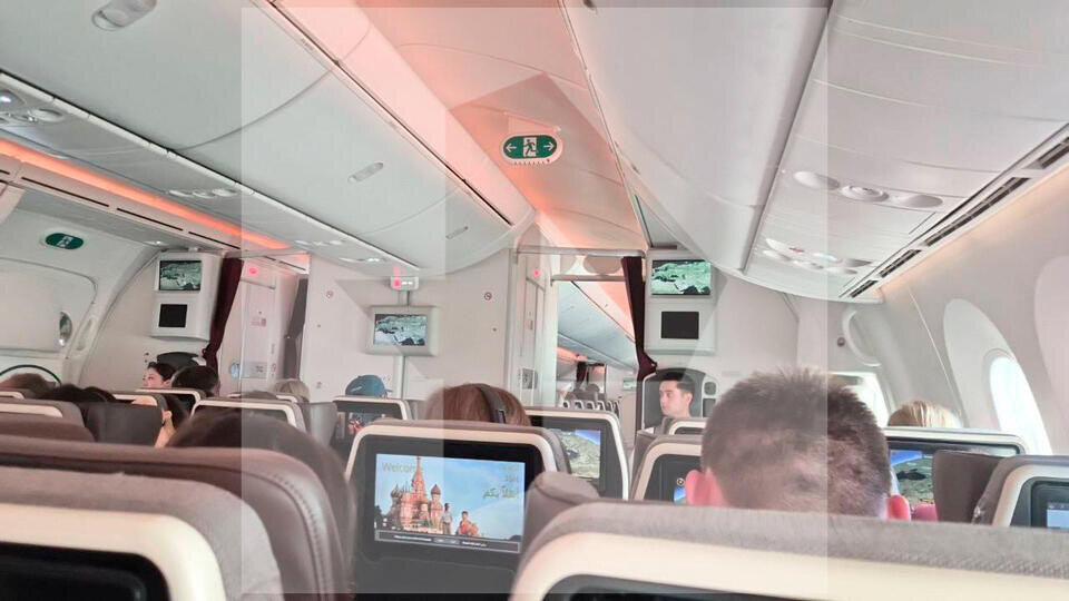     Первый более чем за двое суток самолет вылетел из Абу-Даби в Россию РЕН ТВ