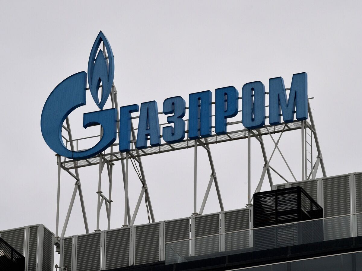    Вывеска на офисе ПАО "Газпром" на Московском проспекте в Санкт-Петербурге© РИА Новости . Александр Гальперин