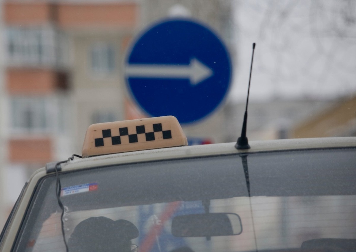    В Югре зарегистрированы почти 9,5 тысячи легковых такси