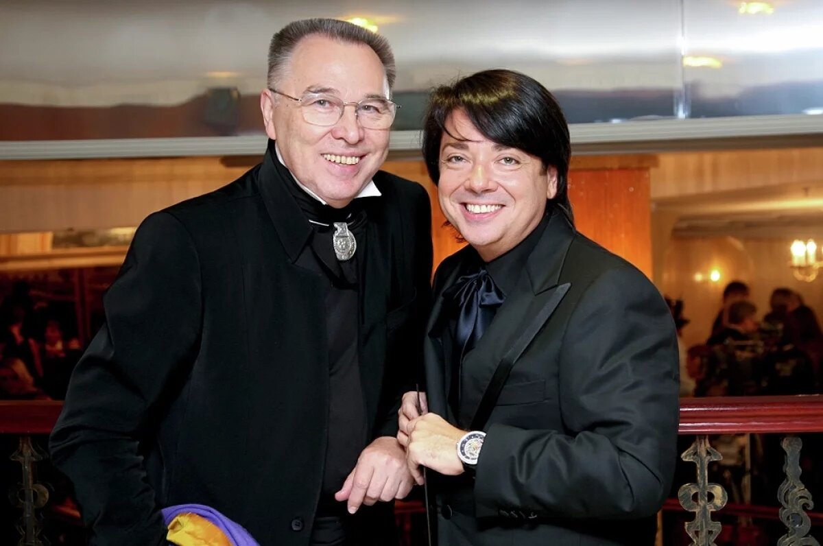    Модельеры Вячеслав Зайцев и Валентин Юдашкин.