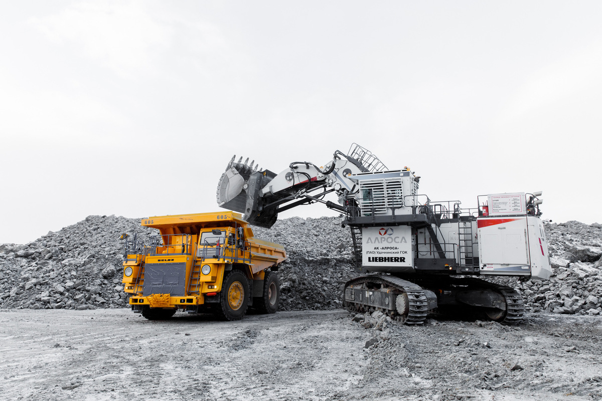    Лазерный локатор лидар выстраивает 3D-модель кузова самосвала, а затем нейросеть анализирует модель и точно рассчитывает объем загруженной горной массы и степень заполнения каждой машины. Источник: официальный сайт АК «АЛРОСА» (ПАО).