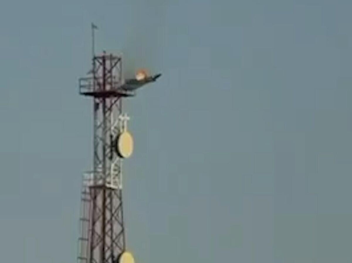    Кадры падающего американского F-15, сбитого в небе над Кувейтом | © Соцсети