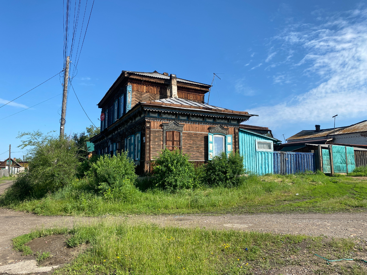 Общий вид с перекрестка улиц Просещения и Нагорной, фотографии выполнены автором