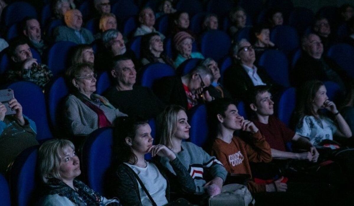     Зрители в кинотеатре «Поклонка» при Музее Победы Источник: victorymuseum.ru Автор фото: Пресс-служба Музея Победы