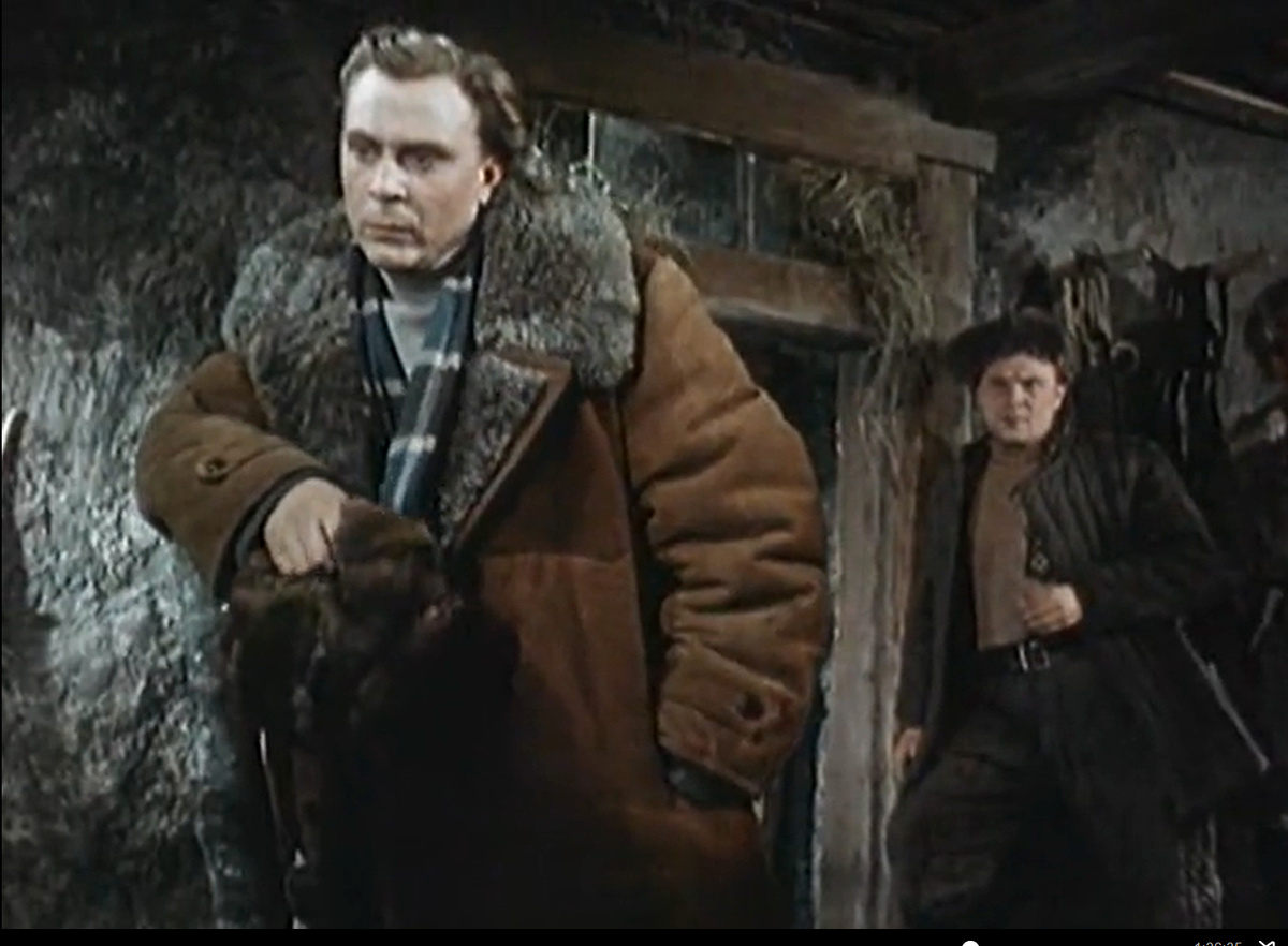 Кадр из кинофильма "Дорога", 1955 г., режиссер Александр Столпер, сценарист Сергей Ермолинский, композитор Николай Крюков (скриншот)