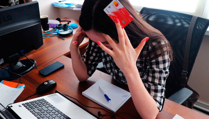 Перед праздниками мошенники особенно активны. Сохраняйте бдительность. Фото: 1MI