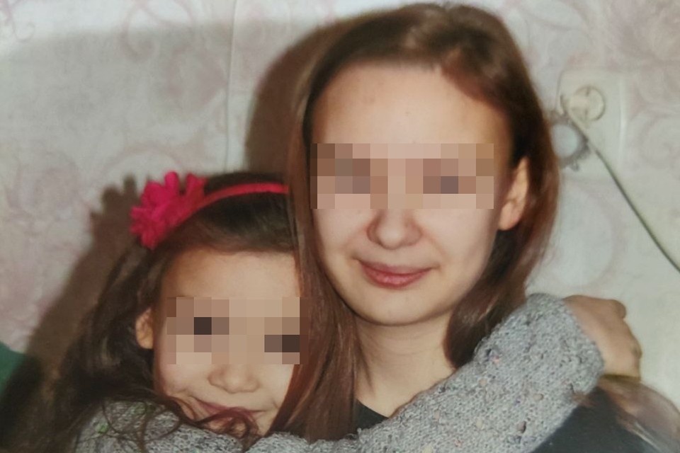    Младшая из двух сестер, которых мать пыталась вывезти в секту, вновь пошла в школу в Петербурге.